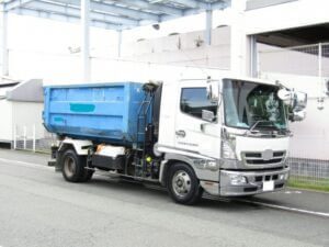 産業廃棄物収集運搬に必要な車両