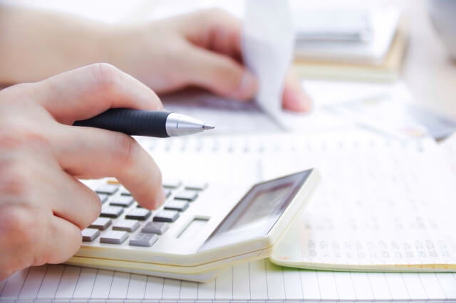 e-Taxを使い、ご自身で確定申告できるまでの会計帳簿を作成します。